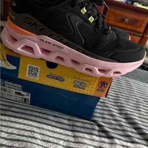 Skechers Washable Glide Step Sport Slip-On Sneaker Level Up Black - Medium Sz 9